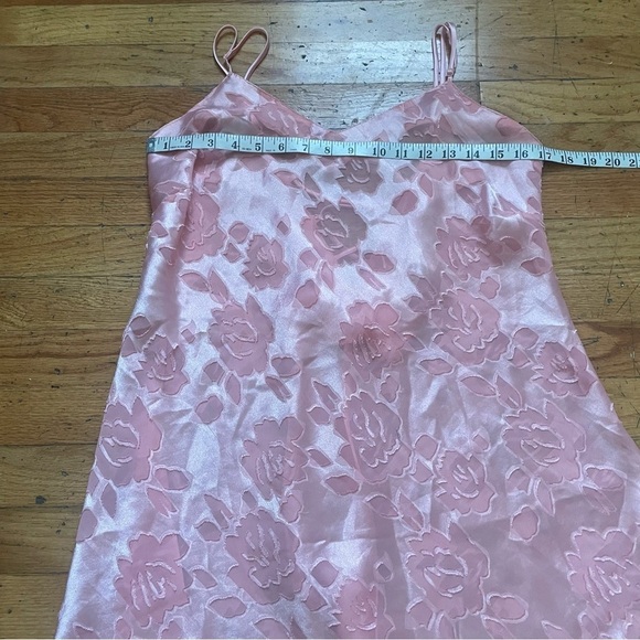 Vintage Victorias Secret Pink Floral Slip Size Medium - Picture 2 of 5